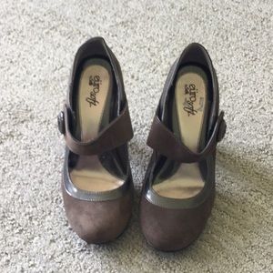 Sofft grey brown heels